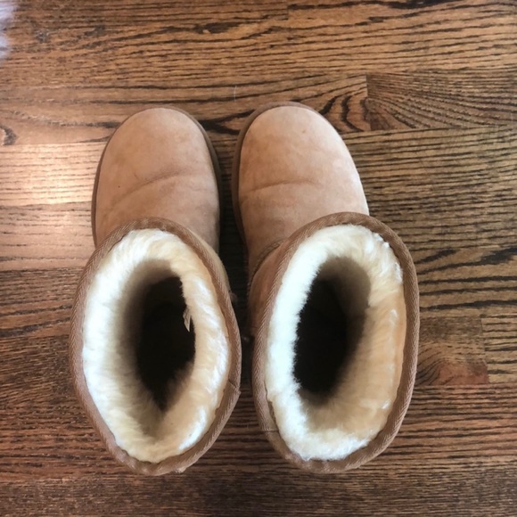 UGG Classic Short Boot - Picture 4 of 6